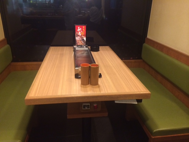 秋吉のテーブル席