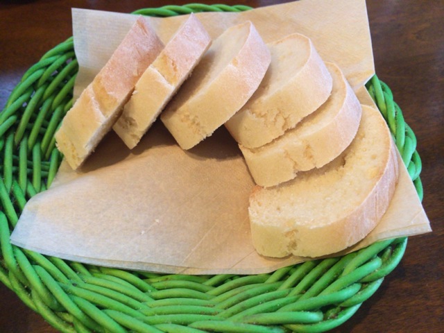ポルトガル料理屋「マヌエル・コジーニャ・ポルトゲーザ 渋谷店」のランチについてくるパン